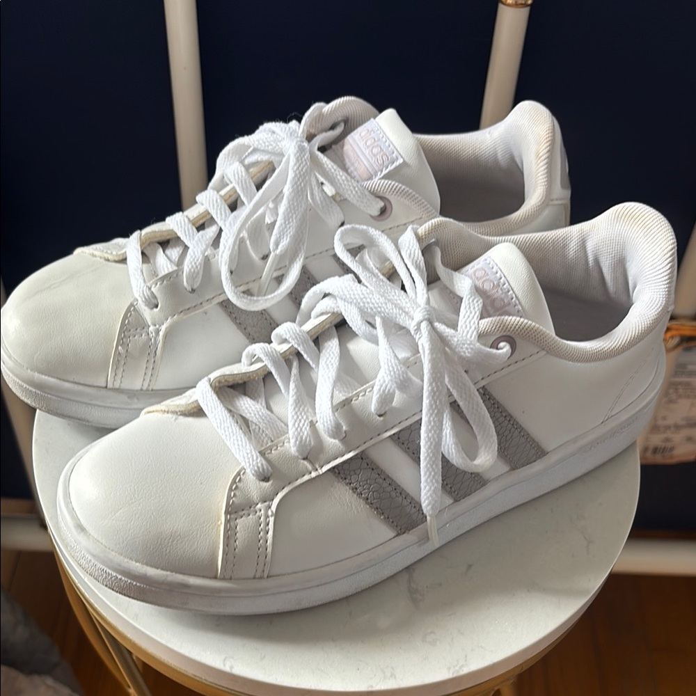 Adidas Sneakers